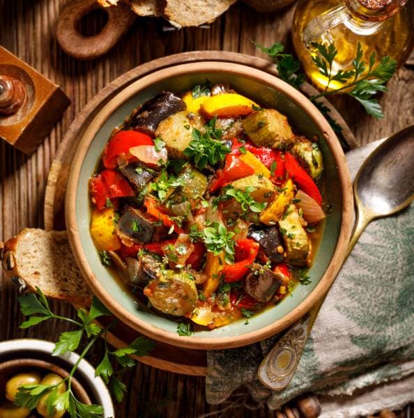 Ratatouille niçoise et tuile au parmesan 