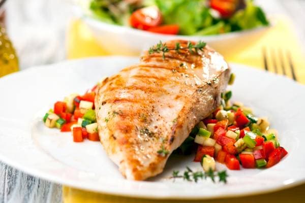 Suprême de poulet farci ,  poêlée de fruits et légumes d'automne