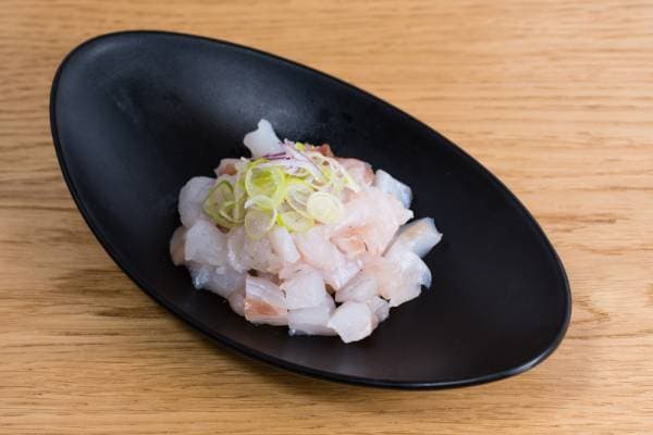 Tartare de bar au fenouil et pistaches