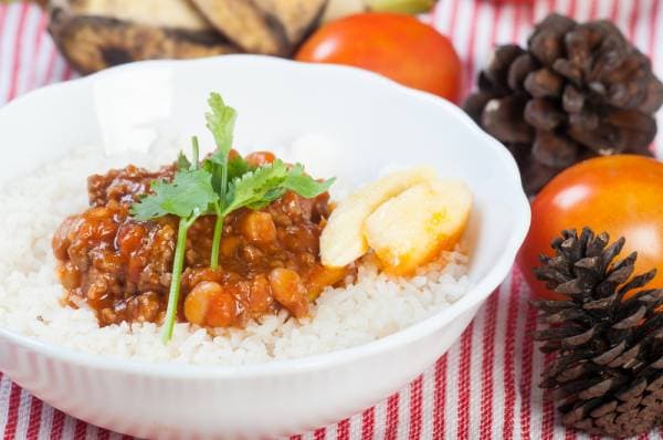Steak haché à l'indienne, riz basmati étuvé