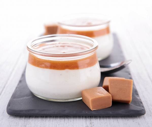 Verrine de panna cotta vanille, sauce caramel au beurre salé