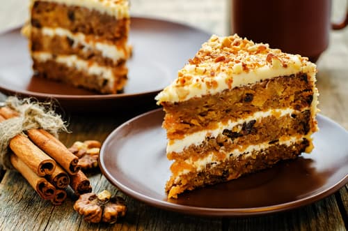 Carrot cake aux épices, glaçage au fromage frais 