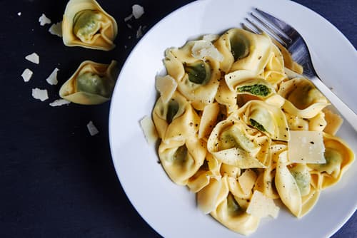 Tortelli ricotta, basilic, pesto d'épinard