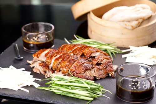 Emincé de canard laqué au miel de soja, choucroute façon wok