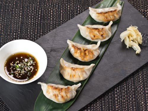 Gyoza, raviolis poelées de poulet à la citronnelle et galanga