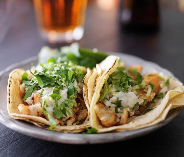 Tacos au lieu jaune pané, salsa radis-mangue