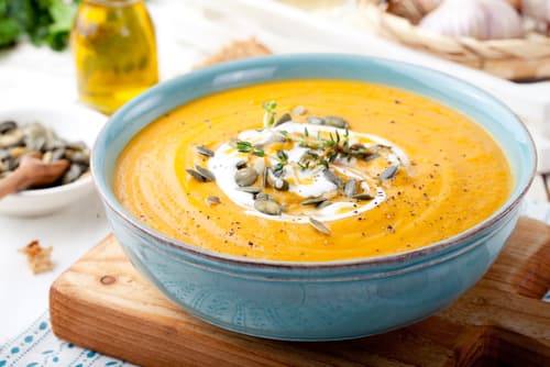 Velouté de butternut au Beaufort, crème d'ail emprisonnée