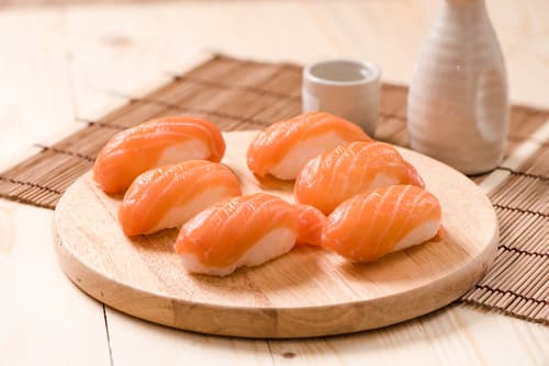 Sushi de saumon fumé et crème acidulée