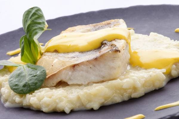 Cabillaud aux herbes fraîches, risotto aux champignons et huile de noisette