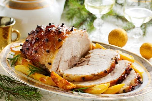 Filet mignon de porc laqué aux épices du trappeur, abricots au romarin et grenailles confites