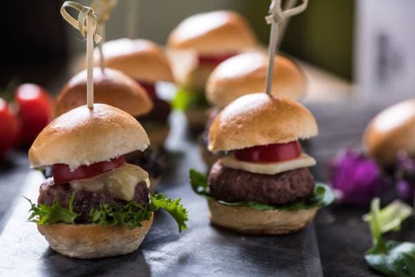 Mini cheese-burger au morbier et oignons doux