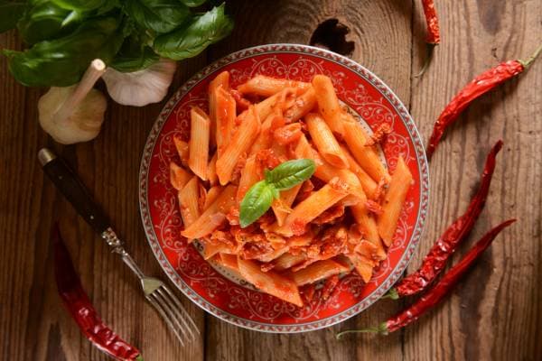 Pépinettes à l'arrabiata, vinaigrette de légumes croquant