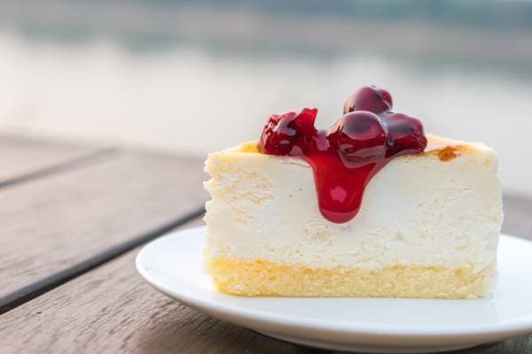Cheesecake vanille et purée de fruits rouges