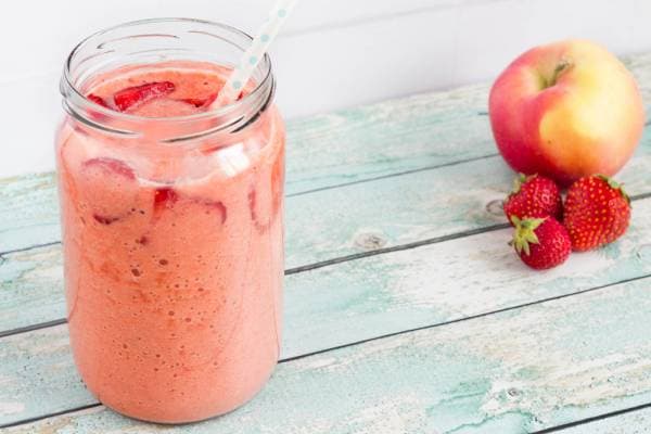 Jus tonifiant printanier  Fraises, pommes et gingembre