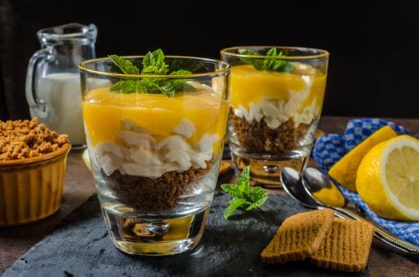 Tarte au citron déstructurée aux brisures d’Oreo Gold