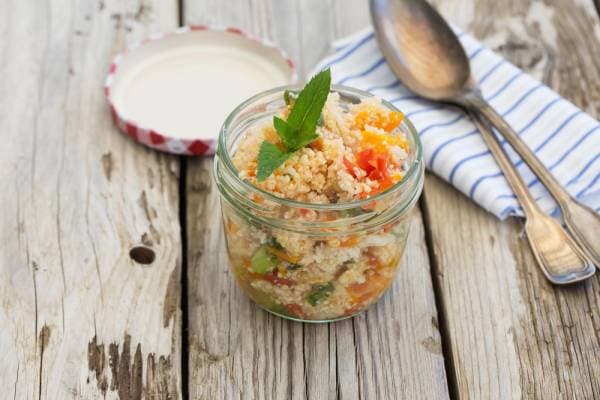 Trilogie de choux fleur en couscous, pois chiches et tomates
