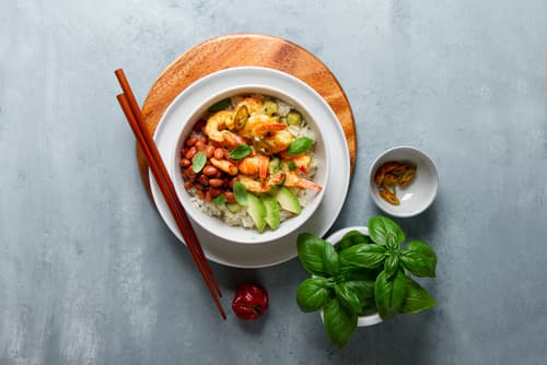 Curry de gambas aux fruits exotiques, riz basmati à la cardamome verte