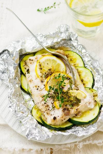 Cabillaud gratiné au safran, gratin de courgettes et beignet de fleur de courgette