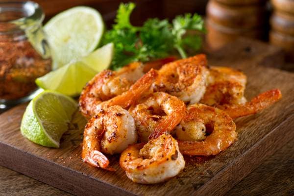 Gambas aux olives noires façon plancha et son gaspacho verde