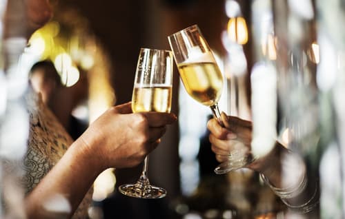 Clémentines caramélisées au poivre long, écume de Champagne et nougatine d'amandes