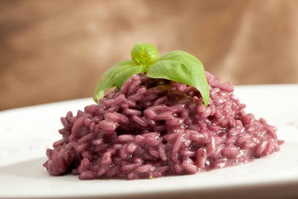Risotto au vin rouge à l'huile de truffe, chips de Parme