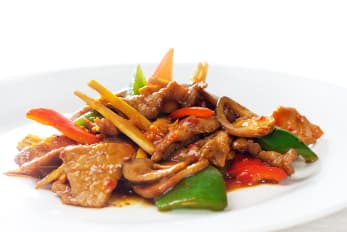 Emincé de boeuf au curcuma, wok de légumes à la citronnelle