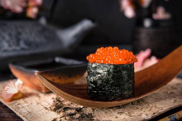 Gunkan-maki aux œuf de poisson volant