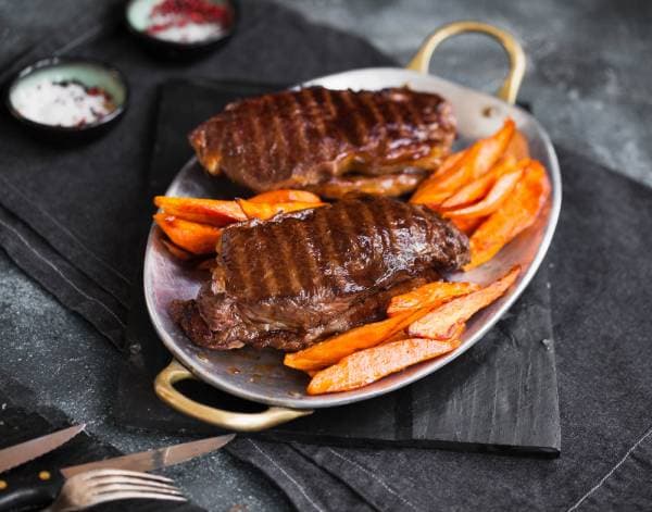 Pavé de rumsteak aux poivres rares, patates douces hérisson