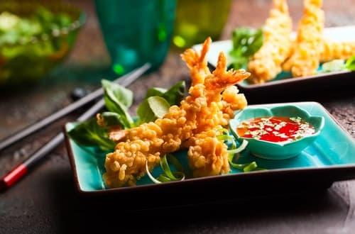 Tempura de gambas, caramel de tomate au beurre salé
