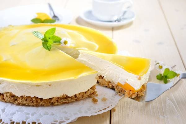 Cheesecake cru à la vanille et au sirop d'érable, biscuit aux flocons d'avoine et coulis exotique
