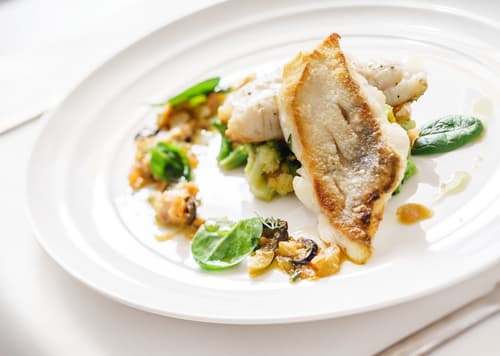  Pavé de cabillaud croustillant, champignons poêlés et fines herbes