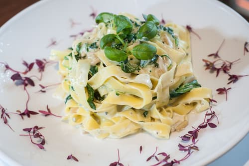 Tagliatelle à la crème béarnaise, poivre et estragon