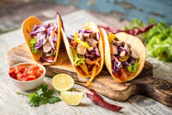 Tacos de nugget's de poulet, salsa cocktail 