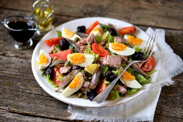 Salade Marseillaise au thon frais et anchois marinés