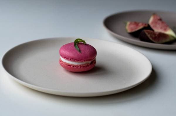 Macaron au sucre cuit, figues caramélisées