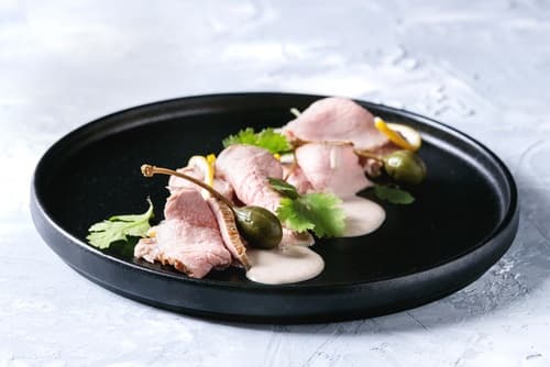 Vitello tonato et salade de saison
