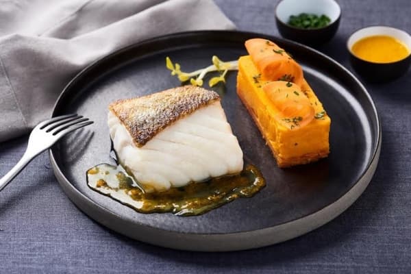 Pavé de skrei cuisiné au beurre d'agrumes, purée de carottes au citron