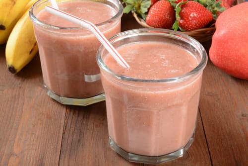 Smoothie banane, fraise et pomme