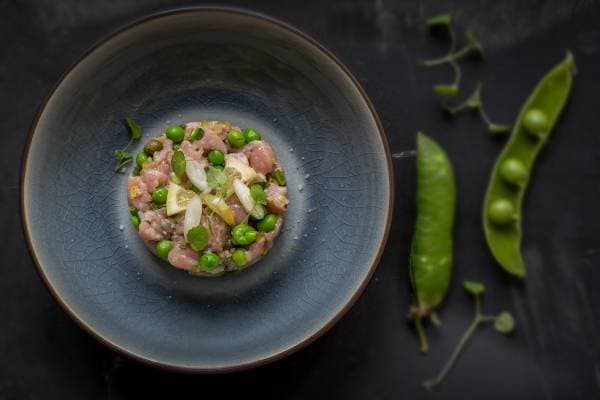 Tartare de veau et petits pois frais