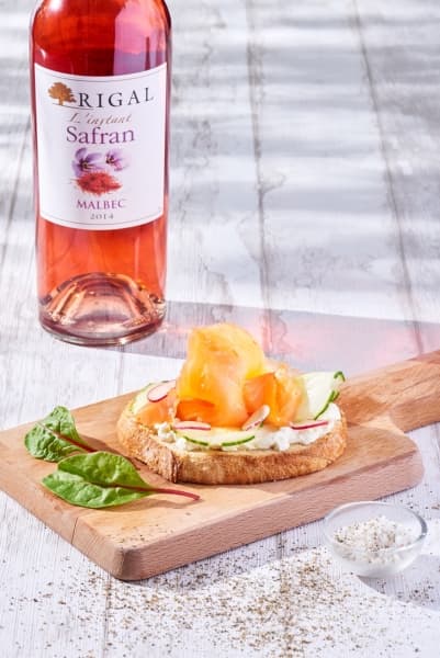 Tartine saumon fumé, radis et concombre