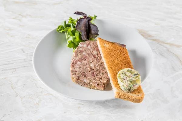 La terrine de campagne et beurre de condiment 