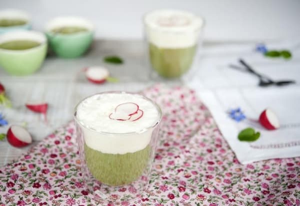 Mousse de mozzarella burrata et soupe de petits pois à la menthe 