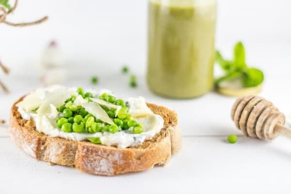 Bruschetta petit pois ricotta menthe