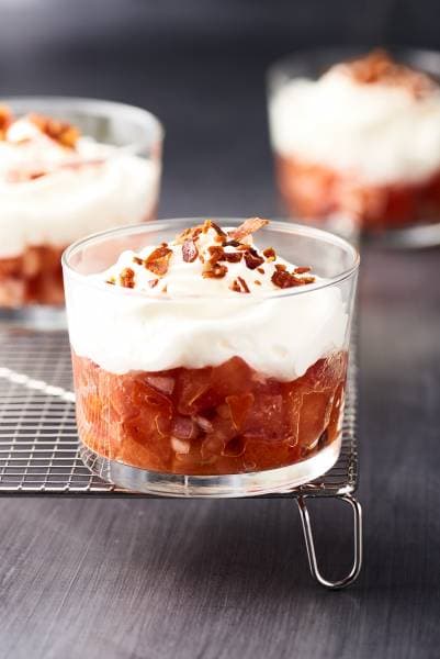 Tartare de tomates et piquillos, mousse de basilic, croustillant de jambon cru