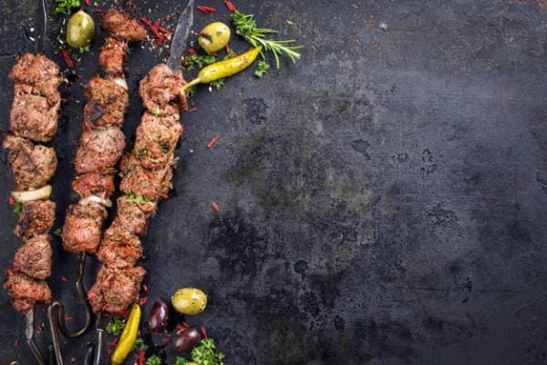 Souvlakis d'agneau aux olives de Kalamata Kalios