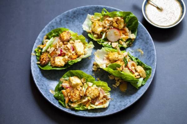Salade grecque revisitée façon Kalios, comme un wrap de laitue