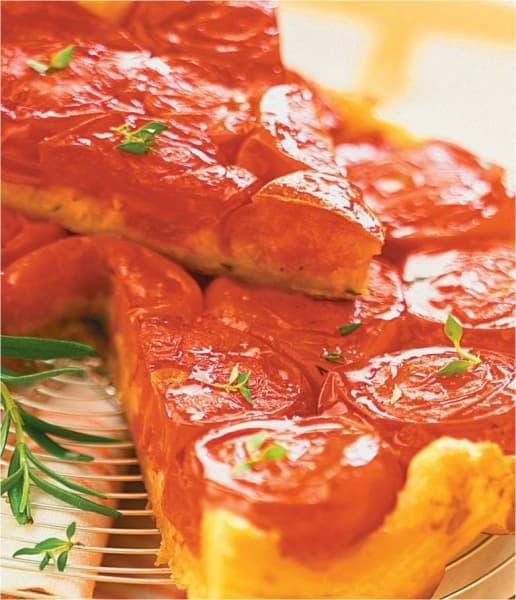 Tatin feuilletée aux tomates et au basilic