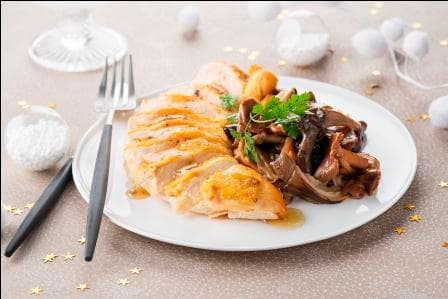 Suprême de poularde au  beurre de truffe, fricassée de champignons