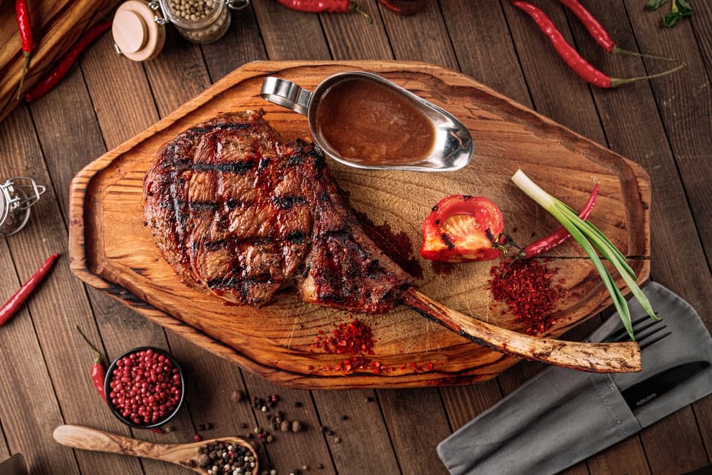 Bifteck tomahawk grillé