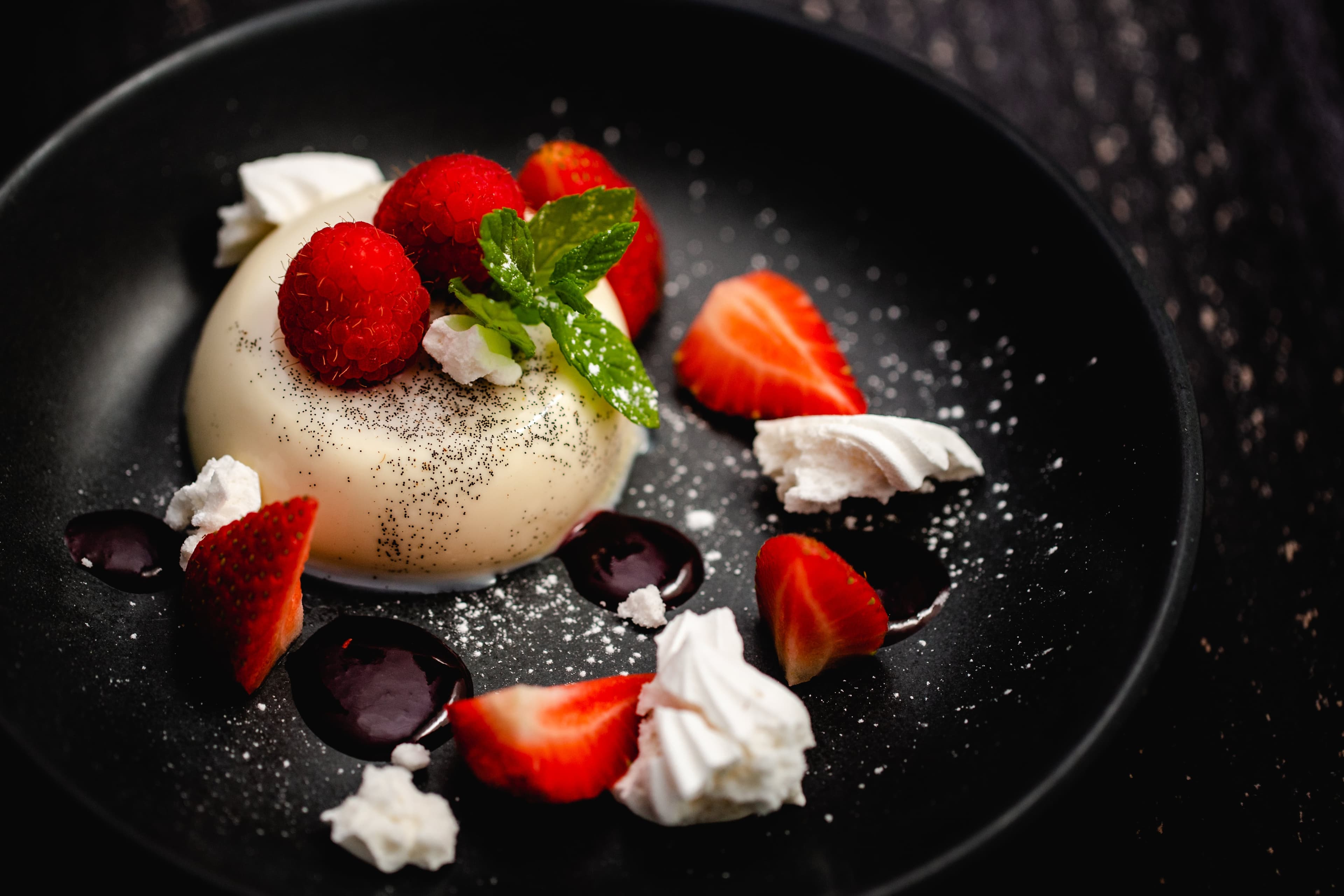 Panna cotta à l'agar-agar et coulis de framboises